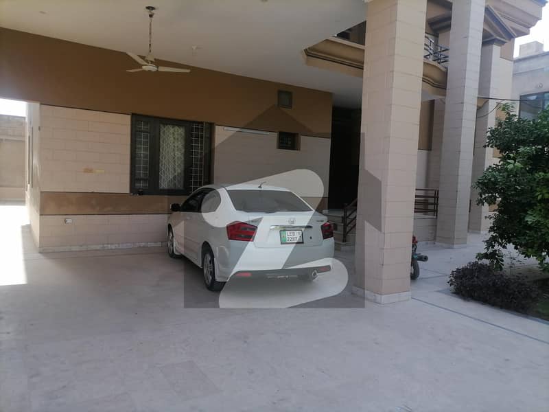 چناب گارڈنز فیصل آباد میں 1.5 کنال مکان 6.75 کروڑ میں برائے فروخت۔ چناب گارڈنز فیصل آباد میں 1.5 کنال مکان 6.75 کروڑ میں برائے فروخت۔