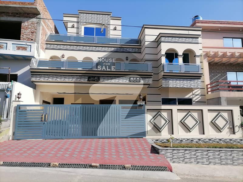 سوان گارڈن اسلام آباد میں 6 کمروں کا 14 مرلہ مکان 4.75 کروڑ میں برائے فروخت۔