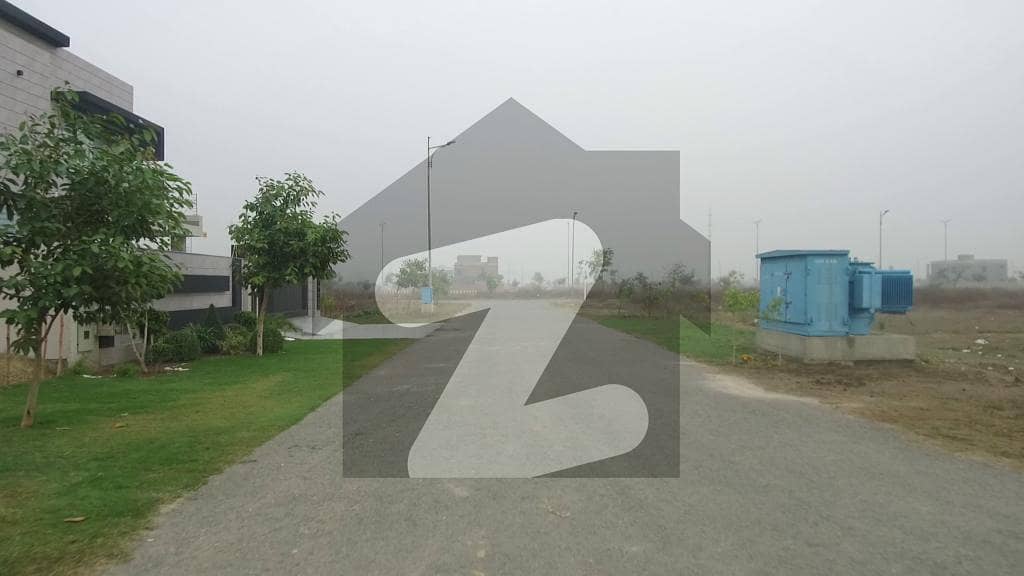 ڈی ایچ اے 9 ٹاؤن ۔ بلاک بی ڈی ایچ اے 9 ٹاؤن ڈیفنس (ڈی ایچ اے) لاہور میں 5 مرلہ رہائشی پلاٹ 1.05 کروڑ میں برائے فروخت۔