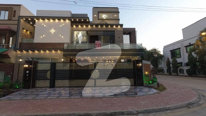 بحریہ ٹاؤن جاسمین بلاک بحریہ ٹاؤن سیکٹر سی بحریہ ٹاؤن لاہور میں 5 کمروں کا 13 مرلہ مکان 6 کروڑ میں برائے فروخت۔