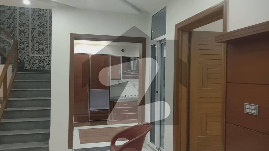 ایڈن ایگزیکیٹو ایڈن گارڈنز,فیصل آباد میں 3 کمروں کا 5 مرلہ مکان 1.8 کروڑ میں برائے فروخت۔