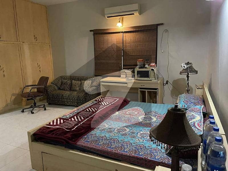 Dha Furnished Room In 500 Sqyrds Bungalow With Car Parking