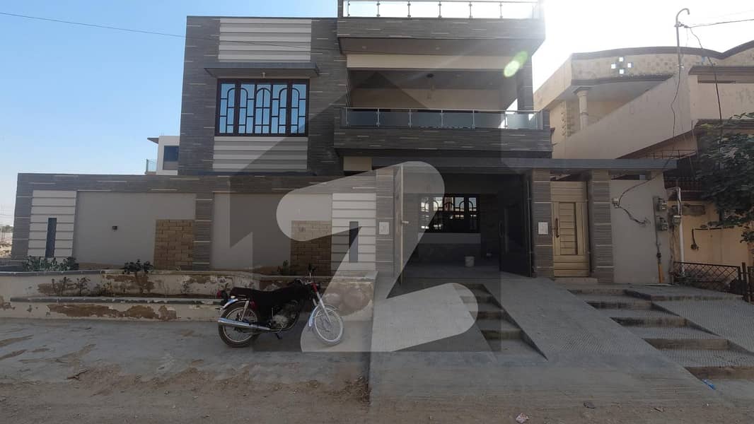 Double Storey 400 Square Yards House Available In Saadi Town For sale