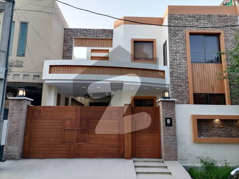10 Marla Used House For Sale In Wapda Town Gujranwala Block-B4