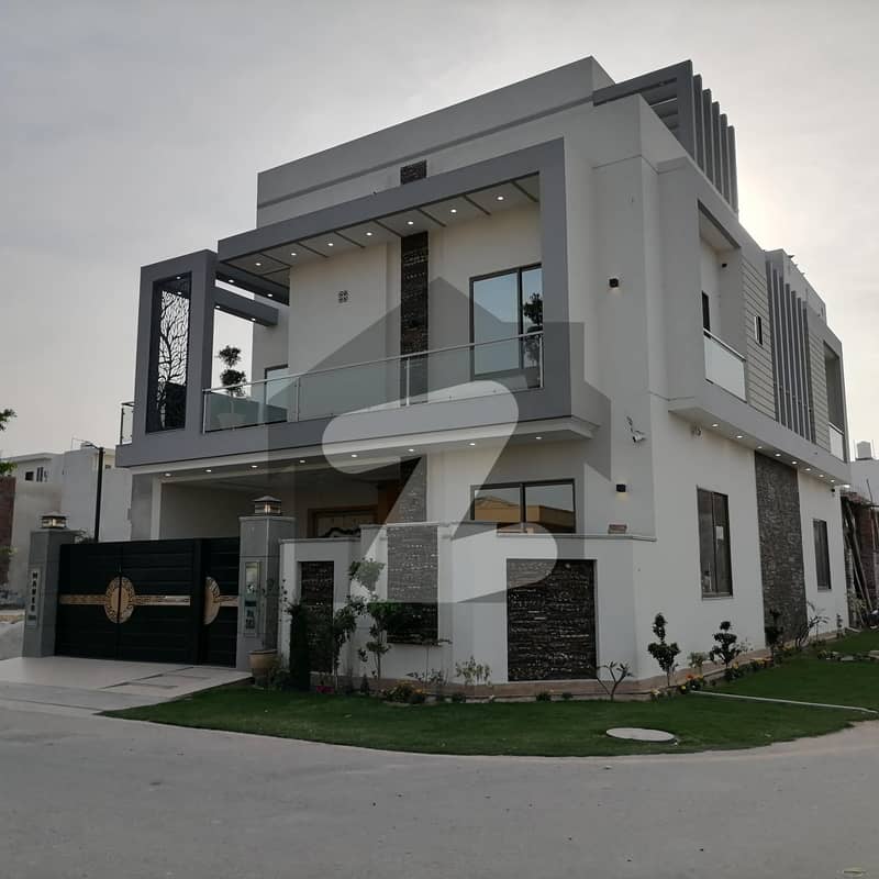 رفیع گارڈن ساہیوال میں 5 کمروں کا 7 مرلہ مکان 4 کروڑ میں برائے فروخت۔