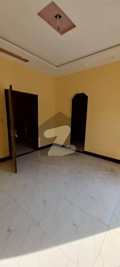 پسرور روڈ سیالکوٹ میں 6 کمروں کا 8 مرلہ مکان 1.2 کروڑ میں برائے فروخت۔