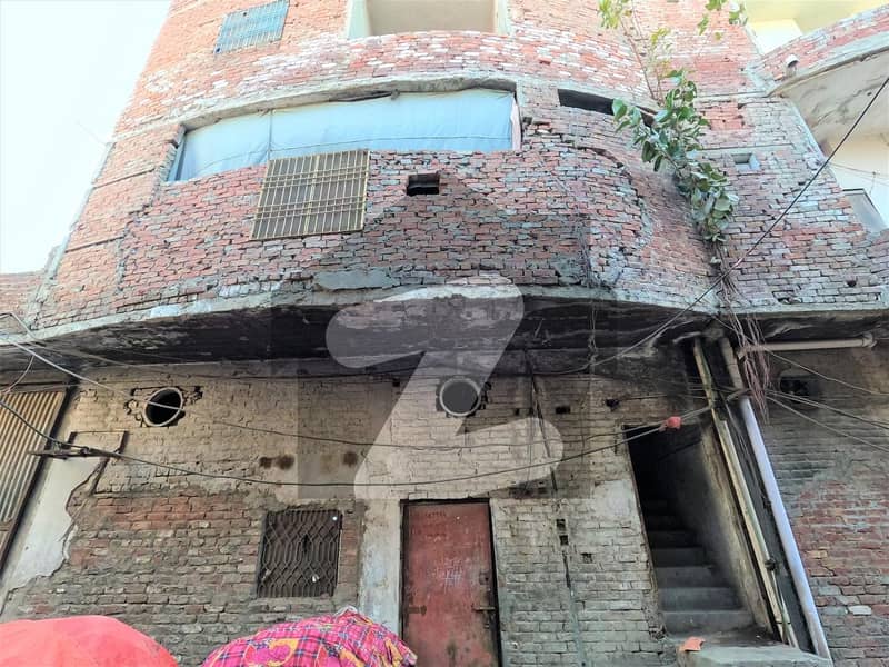 کوٹ لکھپت لاہور میں 4 کمروں کا 5 مرلہ عمارت 1.2 کروڑ میں برائے فروخت۔