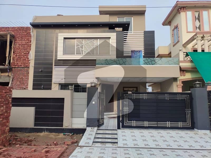 Spacious 10 Marla House Available For sale In Central Park Housing Scheme