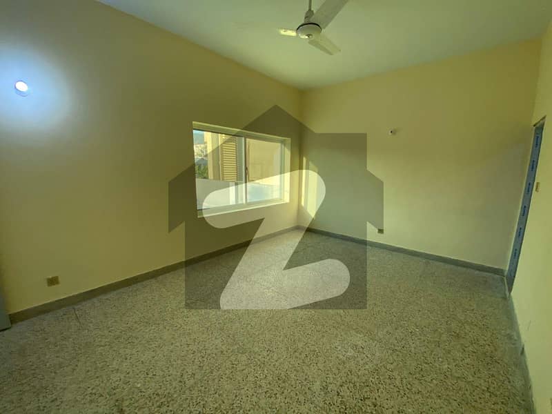 ایف ۔ 6/1 ایف ۔ 6 اسلام آباد میں 3 کمروں کا 1.07 کنال مکان 3.5 لاکھ میں کرایہ پر دستیاب ہے۔