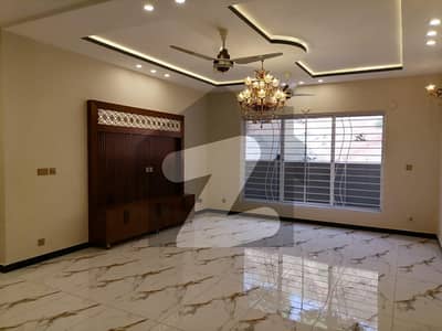 In Bahria Town Phase 3 10 Marla House For rent