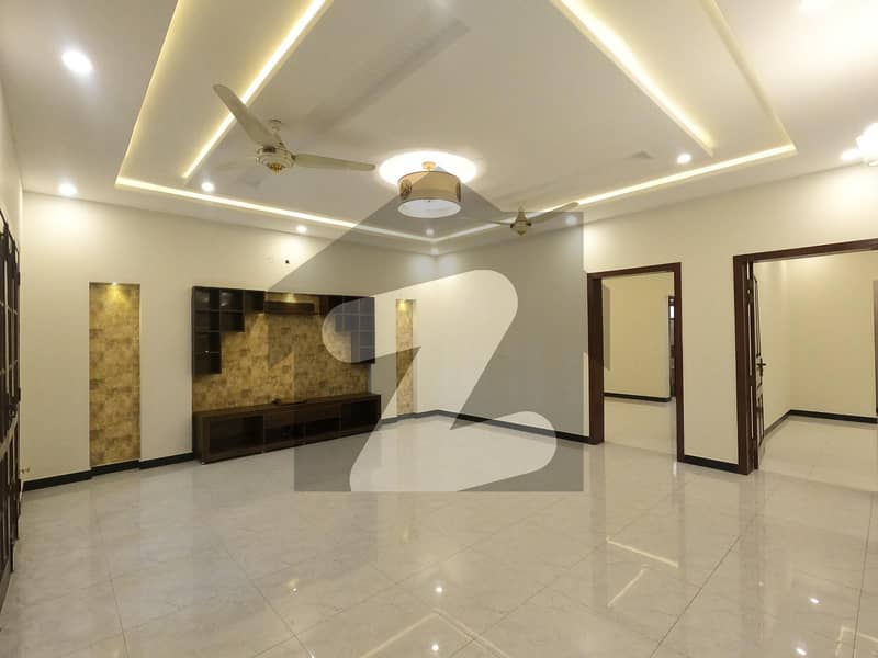 10 Marla House In Central Bahria Town Phase 2 For rent