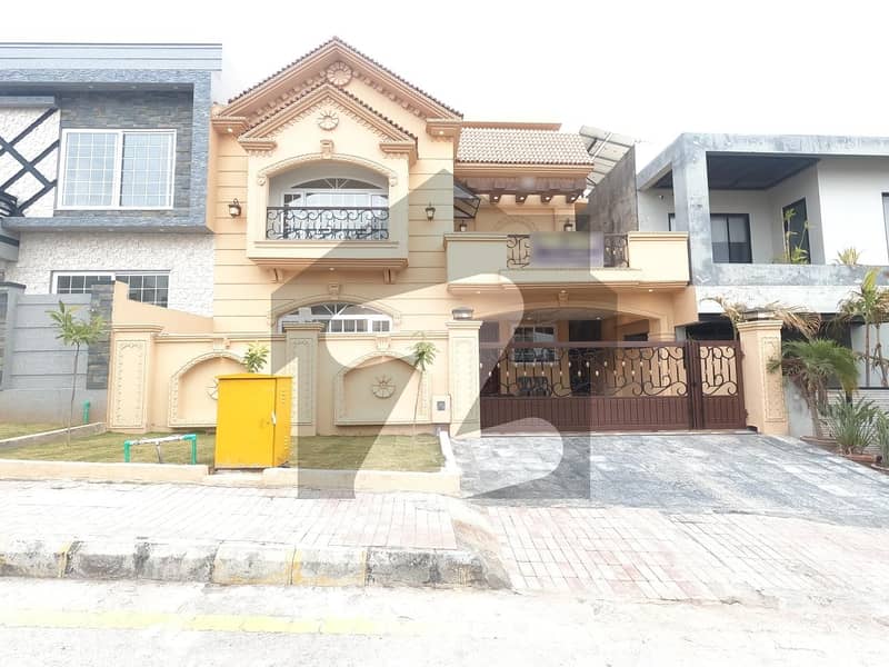 10 Marla Luxurious House For Sale In Bahria Overseas Sector 7