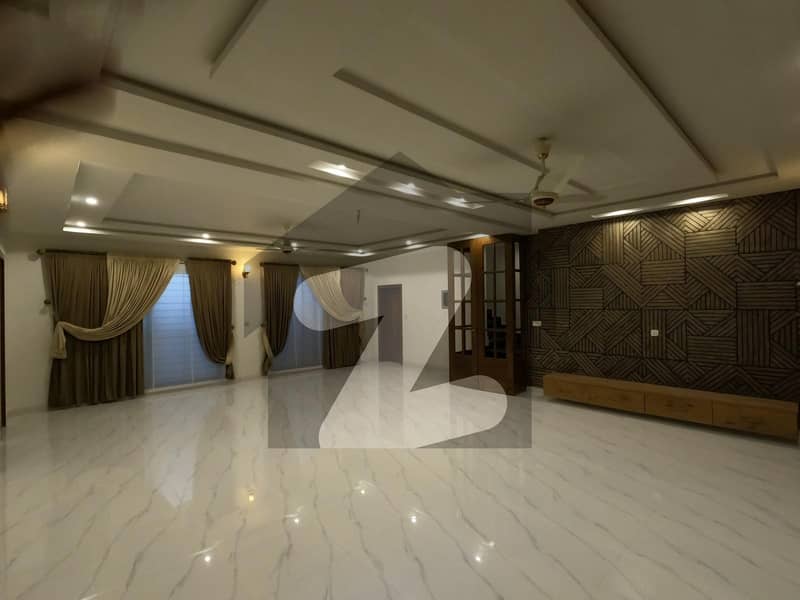 ویلینشیاء ۔ بلاک سی ویلینشیاء ہاؤسنگ سوسائٹی لاہور میں 8 کمروں کا 2 کنال مکان 14.75 کروڑ میں برائے فروخت۔
