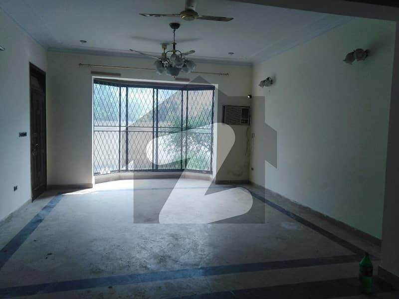 Ready To Buy A Facing Park House 3 Kanal In Model Town - Block A