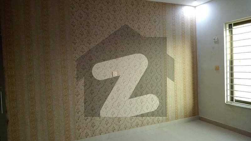 بوسان روڈ ملتان میں 5 کمروں کا 10 مرلہ مکان 2.25 کروڑ میں برائے فروخت۔