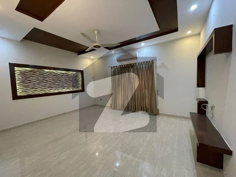 Unoccupied Lower Portion Of 10 Marla Is Available For rent In Bahria Town