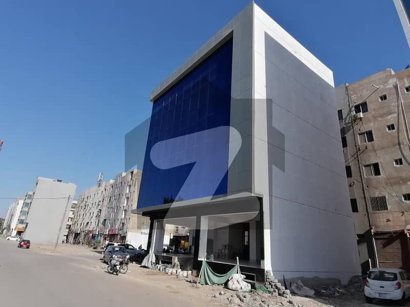 200 Square Yards Spacious Building Available In Muslim Commercial Area For sale