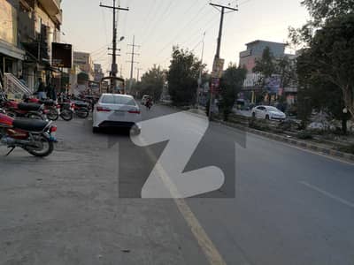 کالج روڈ لاہور میں 8 مرلہ دفتر 3.5 کروڑ میں برائے فروخت۔