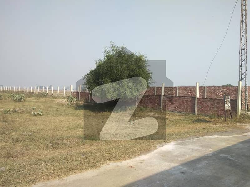 برکی روڈ کینٹ لاہور میں 1.1 کنال کمرشل پلاٹ 4.2 کروڑ میں برائے فروخت۔