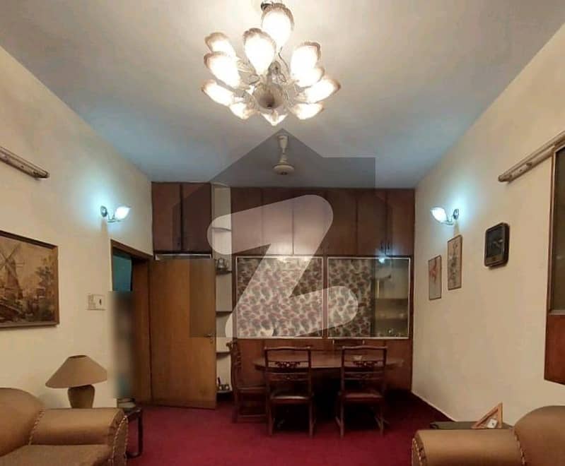 علامہ اقبال ٹاؤن لاہور میں 2 کمروں کا 10 مرلہ زیریں پورشن 65 ہزار میں کرایہ پر دستیاب ہے۔