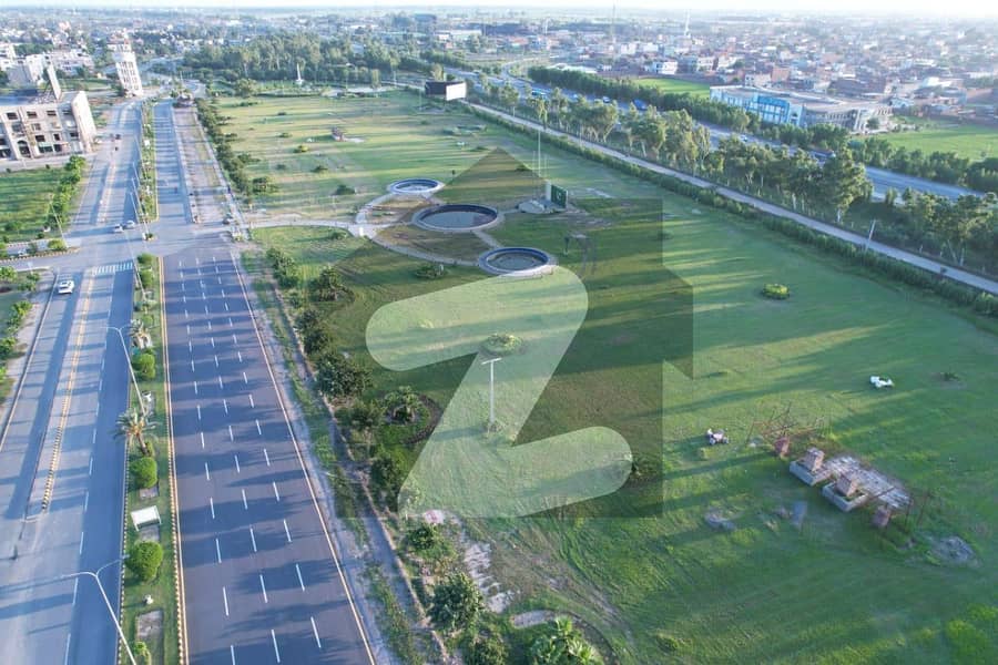 In Lahore Motorway City Commercial Plot For sale Sized 8 Marla