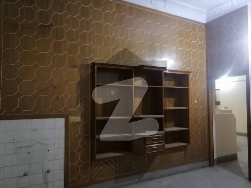 Single Storey 10 Marla House Available In Allama Iqbal Town - Raza Block For sale