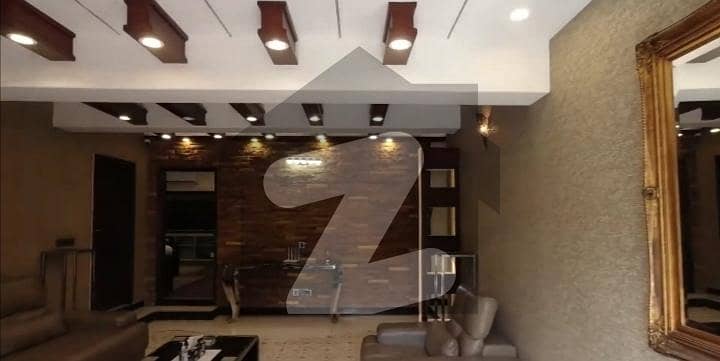 سِی ویو اپارٹمنٹس کراچی میں 4 کمروں کا 1.53 کنال فلیٹ 7.1 کروڑ میں برائے فروخت۔