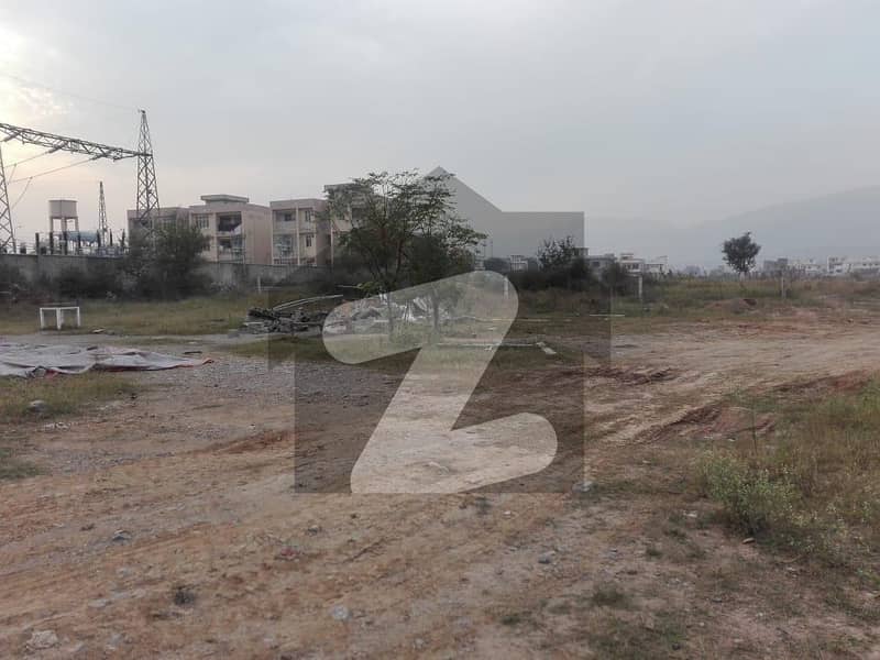 In F-11 Commercial Plot For Sale Sized 7992 Square Feet