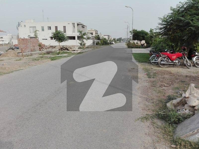 ڈی ایچ اے فیز 6 - بلاک ایچ فیز 6 ڈیفنس (ڈی ایچ اے) لاہور میں 2 کنال رہائشی پلاٹ 13 کروڑ میں برائے فروخت۔