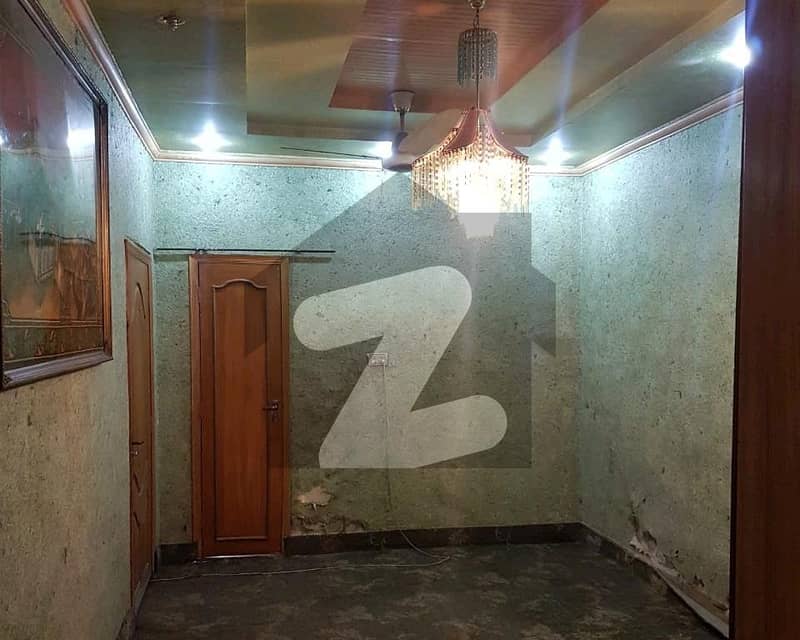 علامہ اقبال ٹاؤن ۔ نیلم بلاک علامہ اقبال ٹاؤن لاہور میں 4 کمروں کا 8 مرلہ مکان 2.35 کروڑ میں برائے فروخت۔