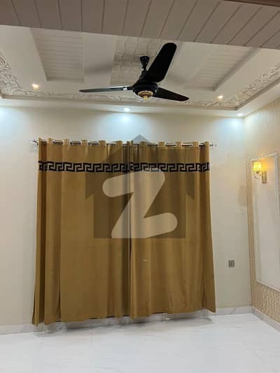 Prime Location Jalil Town House For rent Sized 5 Marla