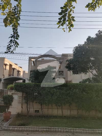 ایڈن ایوینیو ایڈن لاہور میں 3 کمروں کا 10 مرلہ مکان 3 کروڑ میں برائے فروخت۔