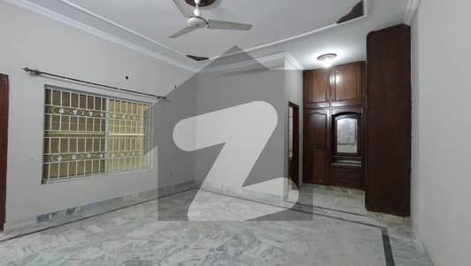 Prime Location 5 Marla Spacious Upper Portion Is Available In Satellite Town - Block D For rent
