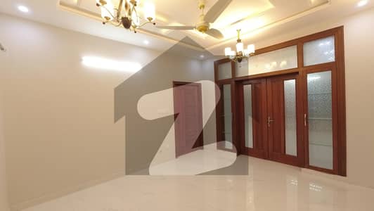 ٹاپ سٹی 1 - بلاک اے ٹاپ سٹی 1 اسلام آباد میں 6 کمروں کا 10 مرلہ مکان 3.85 کروڑ میں برائے فروخت۔