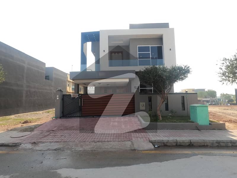 بحریہ ٹاؤن فیز 7 بحریہ ٹاؤن راولپنڈی,راولپنڈی میں 5 کمروں کا 10 مرلہ مکان 4.7 کروڑ میں برائے فروخت۔