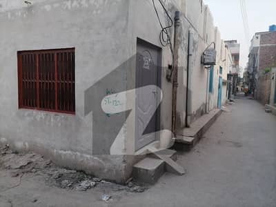 Good 10 Marla House For sale In Gulistan Colony
