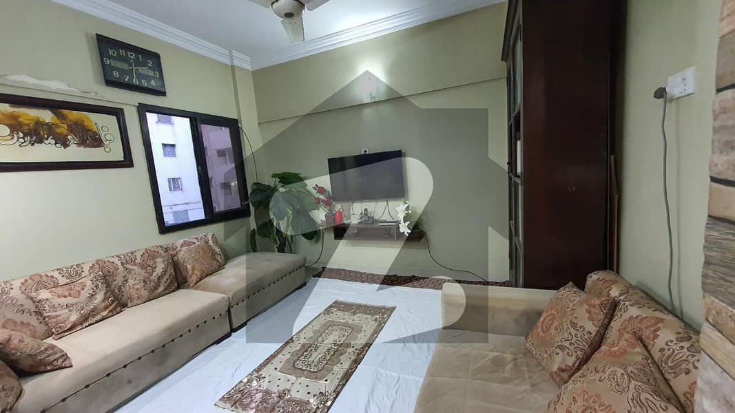 1150 Sqft Open Huge Terrace , 1st Floor Flat Hana Palace, Civil Line, Clifton, Karachi