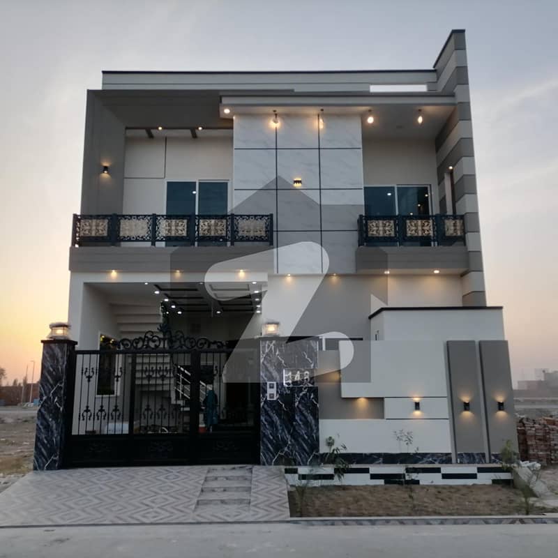 House In Jeewan City - Phase 6 Sized 6 Marla Is Available