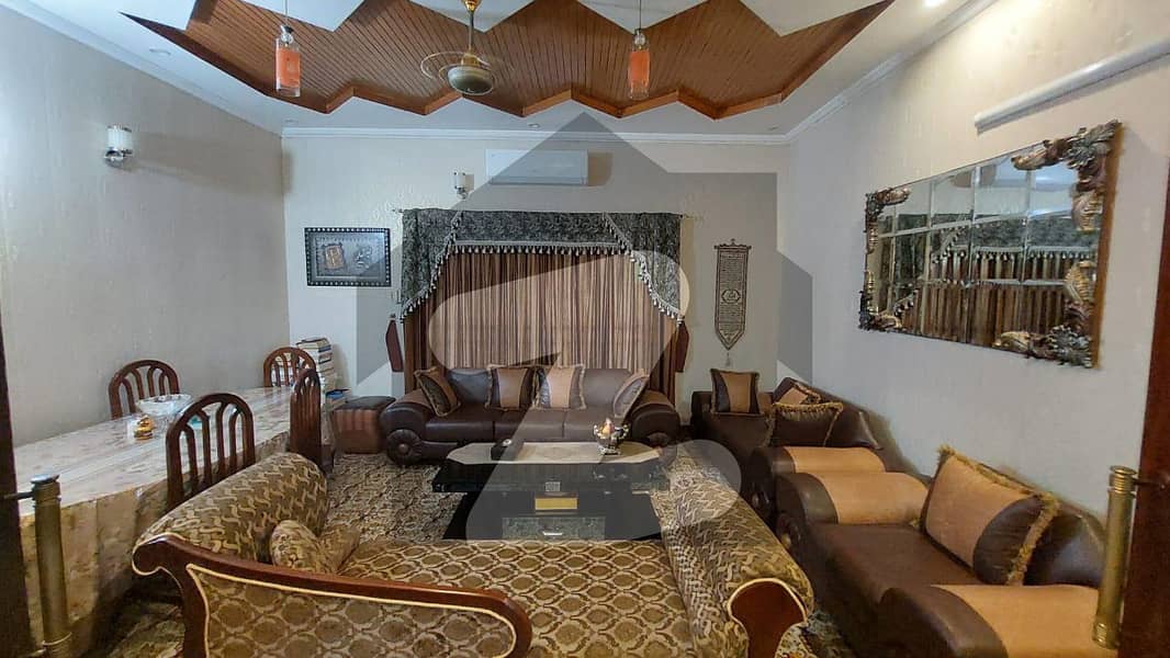پنجاب کوآپریٹو ہاؤسنگ ۔ بلاک سی پنجاب کوآپریٹو ہاؤسنگ سوسائٹی لاہور میں 4 کمروں کا 10 مرلہ مکان 3.25 کروڑ میں برائے فروخت۔