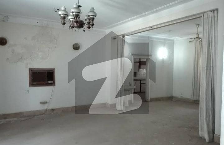 In Model Town - Block C House For sale Sized 21 Marla