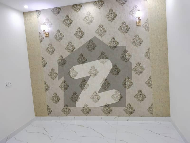 بینکرز ٹاؤن لاہور میں 3 کمروں کا 5 مرلہ مکان 2.25 کروڑ میں برائے فروخت۔
