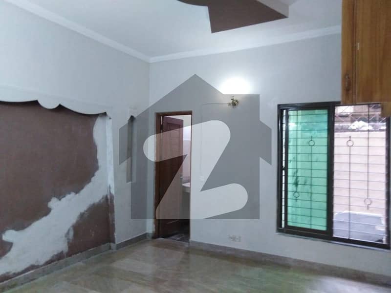 Stunning 10 Marla House In Allama Iqbal Town Umar Block Available