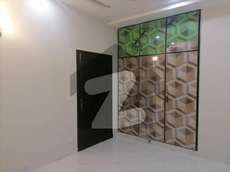 جوہر ٹاؤن لاہور میں 5 کمروں کا 12 مرلہ مکان 4.7 کروڑ میں برائے فروخت۔