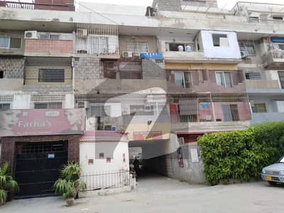 کلفٹن ۔ بلاک 2 کلفٹن کراچی میں 3 کمروں کا 8 مرلہ فلیٹ 1.5 کروڑ میں برائے فروخت۔