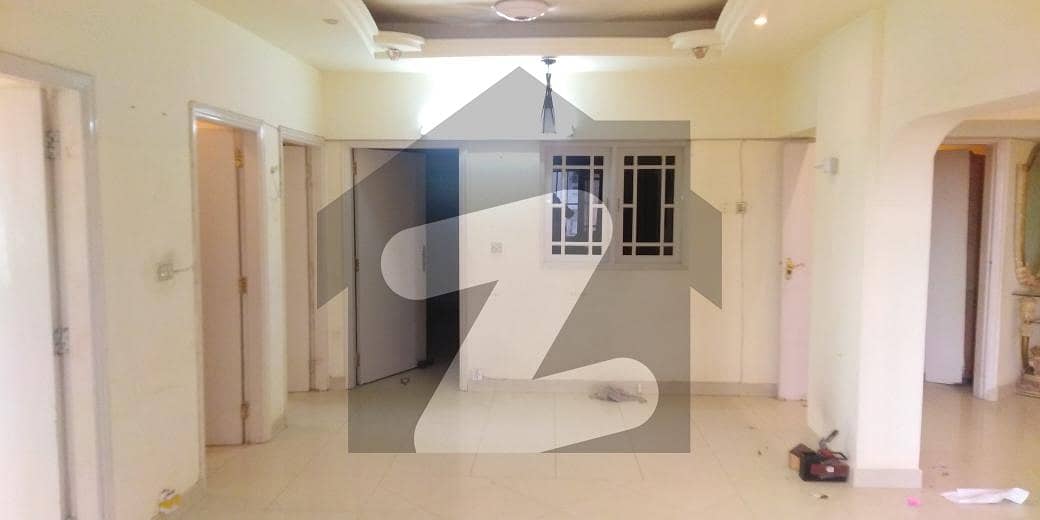 کلفٹن ۔ بلاک 2 کلفٹن کراچی میں 3 کمروں کا 7 مرلہ فلیٹ 1.75 کروڑ میں برائے فروخت۔