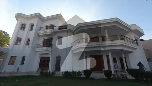 Corner 800 Square Yards House For rent Available In Gulshan-e-Iqbal Town