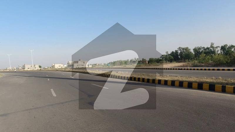 ڈی ایچ اے فیز 7 - بلاک وائے فیز 7 ڈیفنس (ڈی ایچ اے) لاہور میں 2 کنال رہائشی پلاٹ 5.6 کروڑ میں برائے فروخت۔