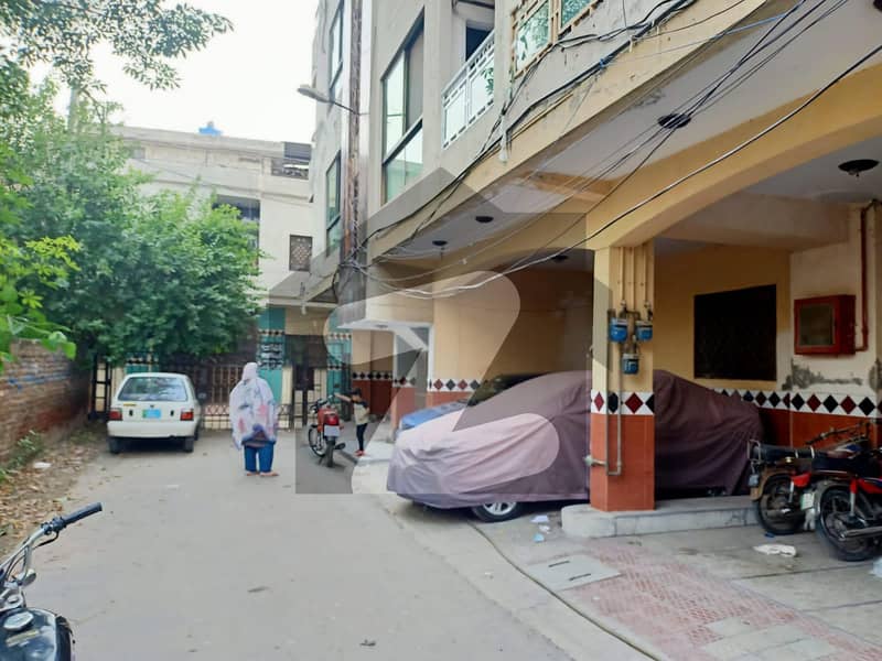 رسول پارک لاہور میں 7 کمروں کا 10 مرلہ مکان 2.4 کروڑ میں برائے فروخت۔