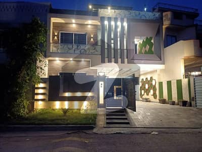 Facing Park House In Samanabad - Block N For sale
