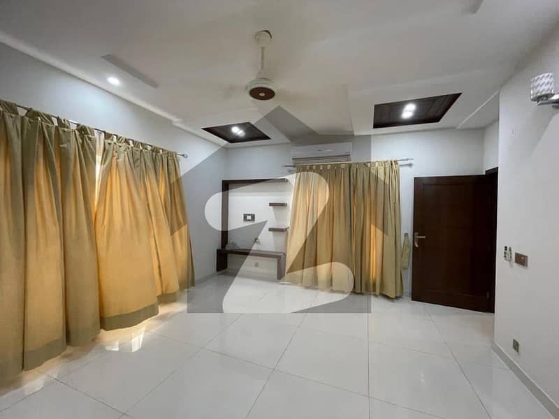 بحریہ ٹاؤن سیکٹر سی بحریہ ٹاؤن لاہور میں 1 کمرے کا 1 مرلہ فلیٹ 65 لاکھ میں برائے فروخت۔